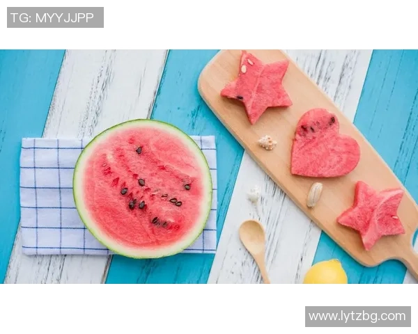 足球明星西瓜创意图片大集合让你领略足球与夏日清凉的完美结合